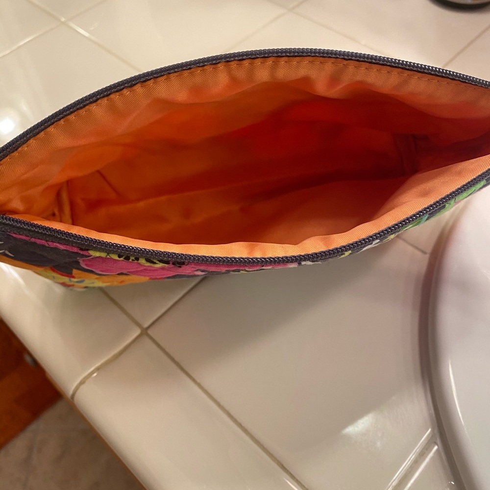 VERA BRADLEY MAKEUP BAG - Picture 2 of 2